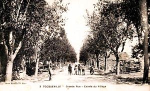 TOCQUEVILLE - GRANDE RUE ENTREE DU VILLAGE